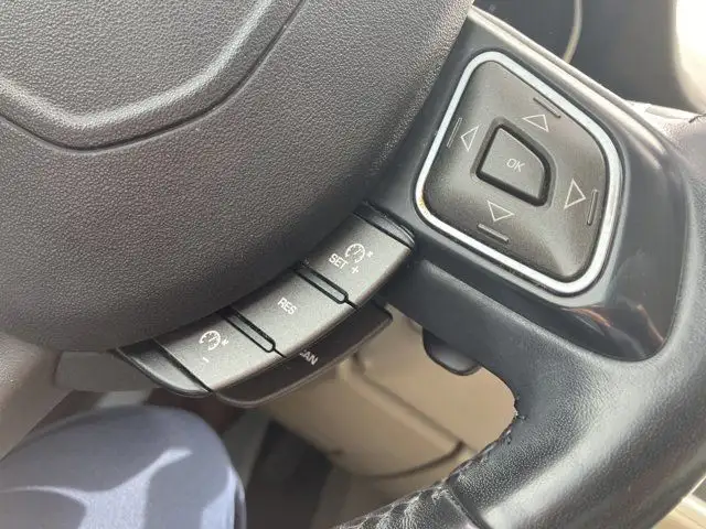2019 Land Rover Range Rover Evoque SE WINTER TIRES INCLUDED! dans Autos et camions dans Ville d’Halifax - Image 28