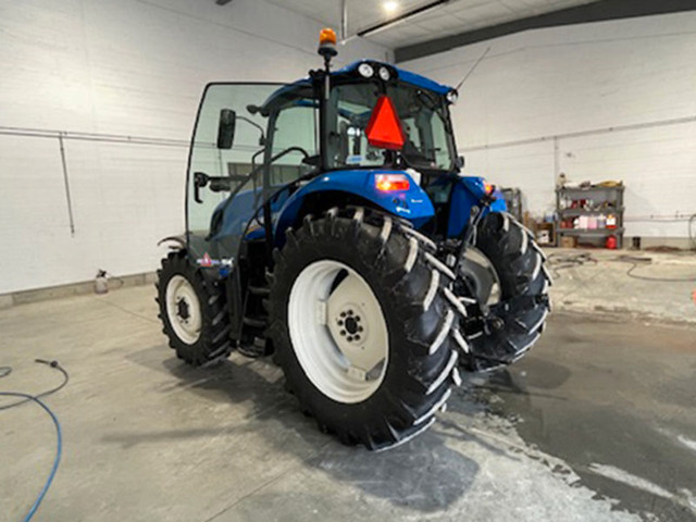 2017 NEW HOLLAND TS6.120 TRACTOR in Farming Equipment in London - Image 4