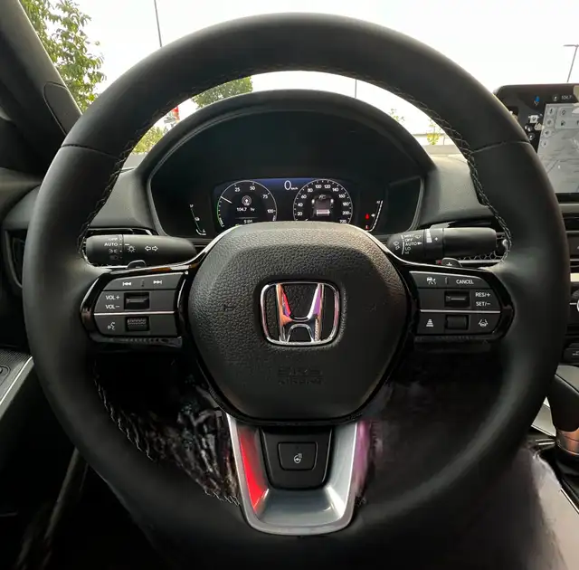 2025 Honda Civic Hybrid Sport Touring **POWER MOONROOF**AMAZI... dans Autos et camions dans Grande Prairie - Image 6