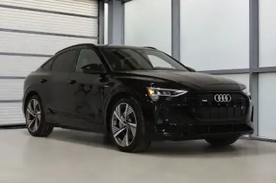 Traction intégrale Audi quattro /Seulement 2200 KM! / Black optics /Apple Carplay + Android Auto / P...