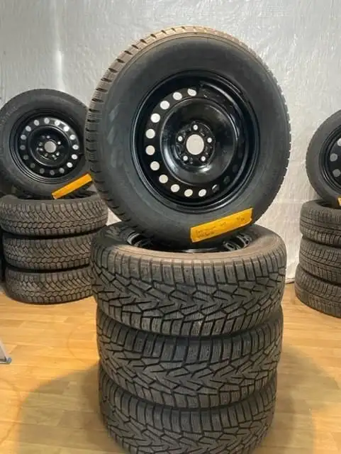 Ford Escape 235-60-16 KIT HIVER ROUES+PNEUS NOKIAN,10/32 USURE 2 in Cars & Trucks in St-Georges-de-Beauce - Image 2