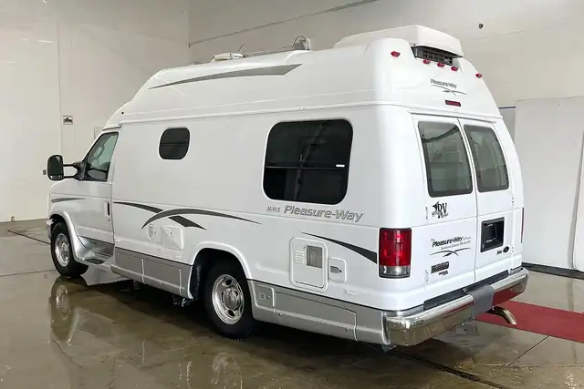 2010 Pleasure-Way Excel TS – Pre-Owned Class B Motorhome. in RVs & Motorhomes in Red Deer - Image 7