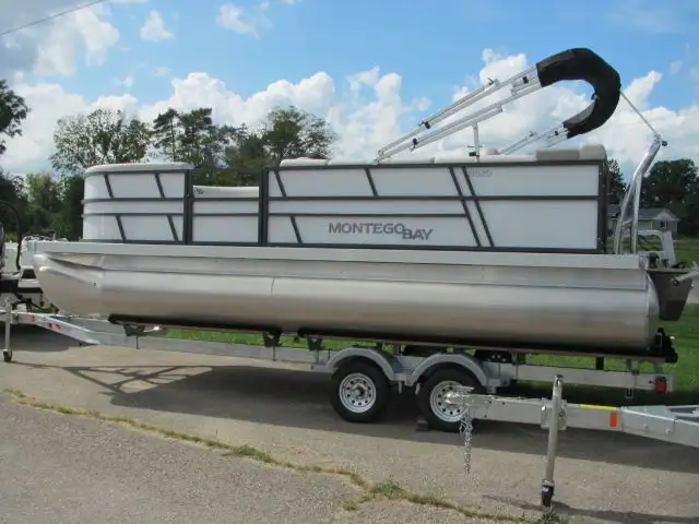 2024 MONTEGO BAY 8520 DLX CRUISE PKG-LOADED,EASY FINANCING! in Powerboats & Motorboats in Ottawa - Image 7