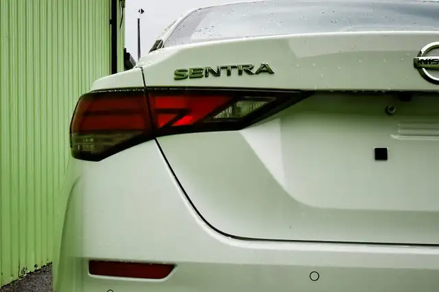 2022 Nissan Sentra S Plus • HEATED SEATS • REAR CAM • CP/AA in Cars & Trucks in Ottawa - Image 32