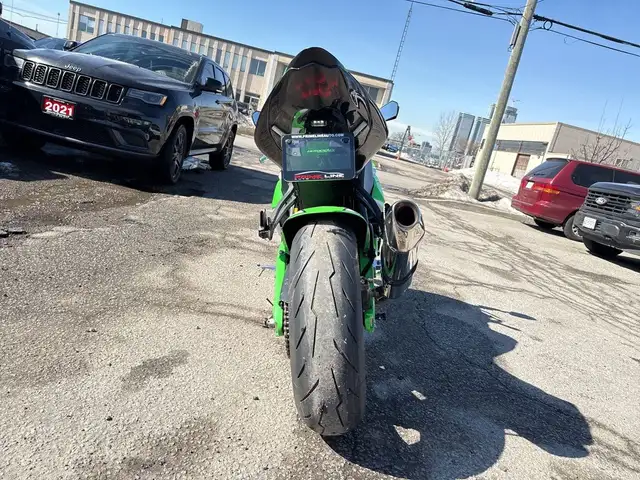 2010 Kawasaki Ninja ZX-10R ~ NINJA ZX10R ~ LOW KMS ~ ROCKET ~ CO in Sport Bikes in City of Toronto - Image 16