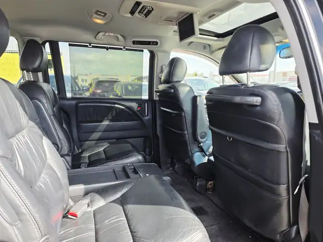 2007 Honda Odyssey Touring Leather DVD Camera Power Sliding door in Cars & Trucks in Calgary - Image 11