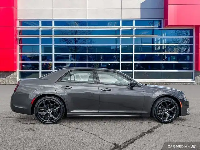 2022 Chrysler 300 300 Touring L | Leather | Nav | Apple Carplay in Cars & Trucks in Guelph - Image 8