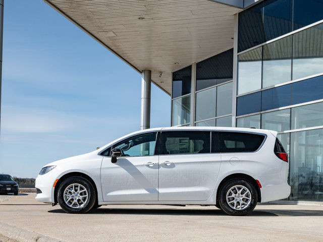 2025 Chrysler Grand Caravan SXT in Cars & Trucks in Barrie - Image 4