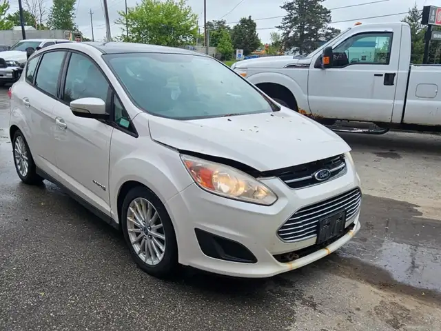 2013 Ford C-Max Hybrid SE dans Autos et camions dans London - Image 3