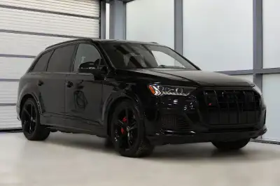Traction intégrale Audi quattro / Black optics / V8 4.0T 500 chevaux / Apple Carplay + Android Auto...