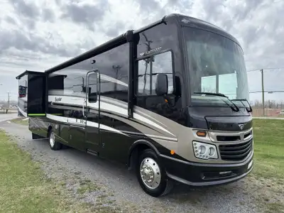 Consignation / Payez une seule taxe !! Superbe motorisé classe A 2016 Fleetwood Bounder 36E avec mot...