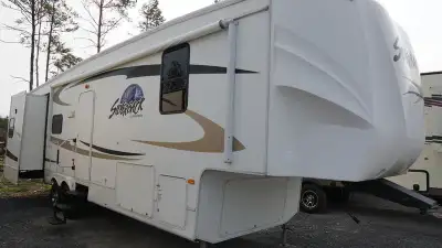 The Silverback Fifth Wheel is named after the powerful mature male gorilla who, at 5-1/2 feet tall,...