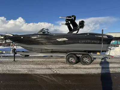 Boat: Centurion NV233 The Nv233 takes it up a notch from the entry Centurion Nv213, with two more fe...