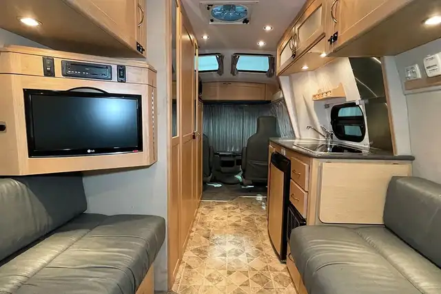 2010 Pleasure-Way Excel TS – Pre-Owned Class B Motorhome. in RVs & Motorhomes in Red Deer - Image 40