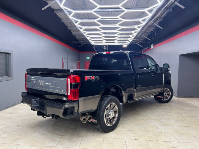 2023 Ford Super Duty F-350 SRW in Cars & Trucks in Edmonton - Image 2