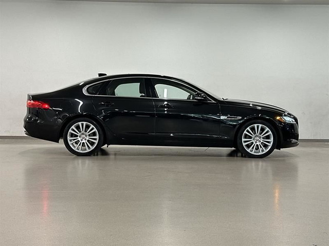 2020 Jaguar XF 25t 2.0L AWD Prestige in Cars & Trucks in City of Montréal - Image 4
