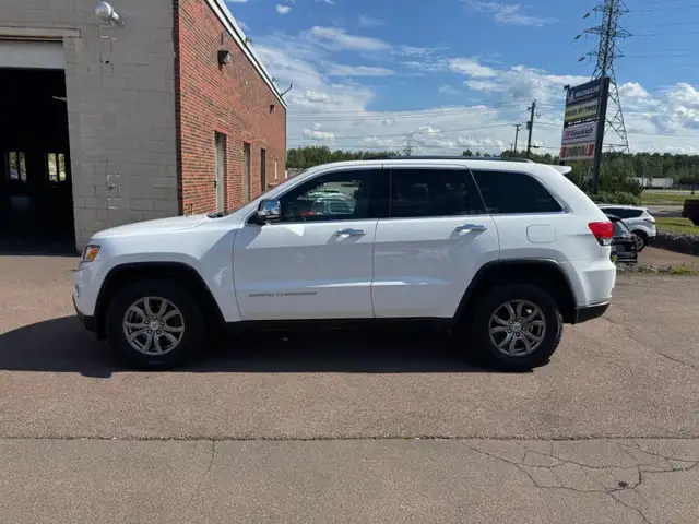 2016 Jeep Grand Cherokee Limited - Leather Seats in Cars & Trucks in Moncton - Image 10