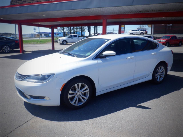 2015 Chrysler 200 Limited in Cars & Trucks in Saint John - Image 3