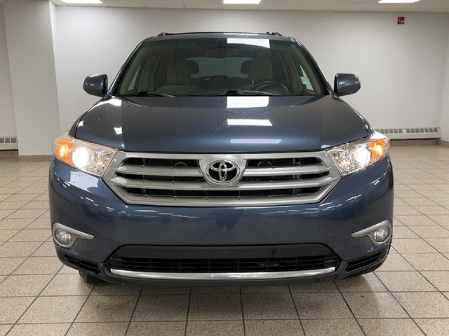 2011 Toyota Highlander V6 in Cars & Trucks in Calgary - Image 4