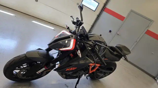 2021 KTM Super Duke 1290 R in Street, Cruisers & Choppers in Nanaimo - Image 6