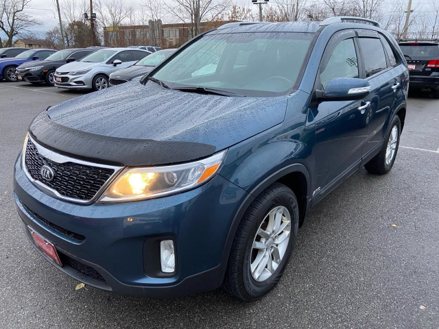  2015 Kia Sorento LX ** AWD, PARK SENSOR, HTD SEATS ** in Cars & Trucks in St. Catharines - Image 3