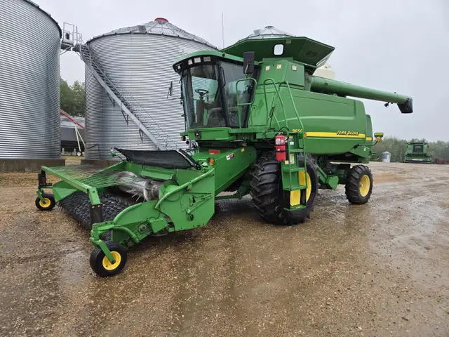 2000 John Deere Combine 9650 in Farming Equipment in Kamloops - Image 2