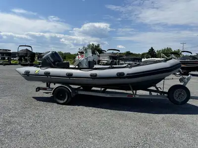 XDCB769GB404 Remorque galvanisée, Roue de secours, Toile de remisage, Radio VHF, GPS. Vehicle Inform...