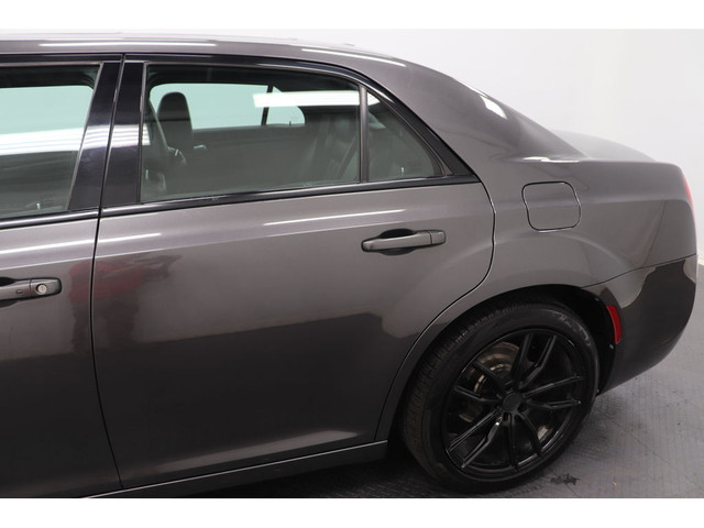 2016 Chrysler 300 S 3.6L CAMERA, CUIR, TOIT PANO, BEATS AUDIO in Cars & Trucks in Longueuil / South Shore - Image 4