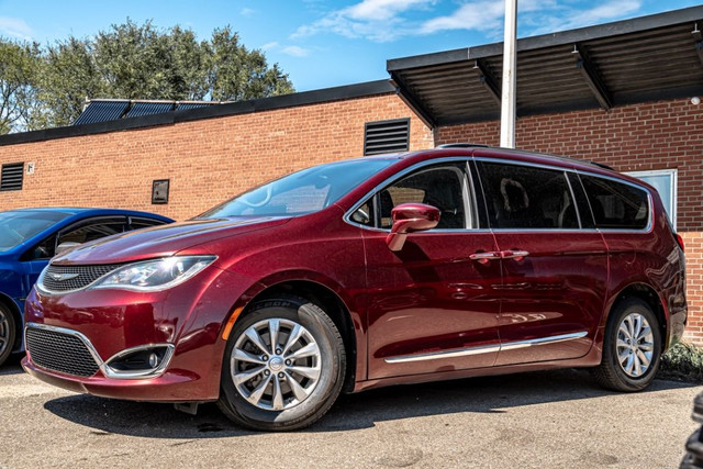 2017 Chrysler Pacifica TOURING -L | NAVI |LEATHER INT | 7 PASS | in Cars & Trucks in Mississauga / Peel Region - Image 2