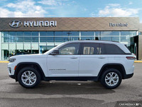 Command the road in this 2023 Jeep Grand Cherokee Limited, boasting a luxurious Capri leather interi... (image 1)