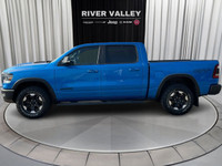 TRAILER SWAY CONTROL, 4 WHEEL DISC BRAKES, TRACTION CONTROL, POWER DRIVER SEAT, AUTO-DIMMING REARVIE... (image 5)
