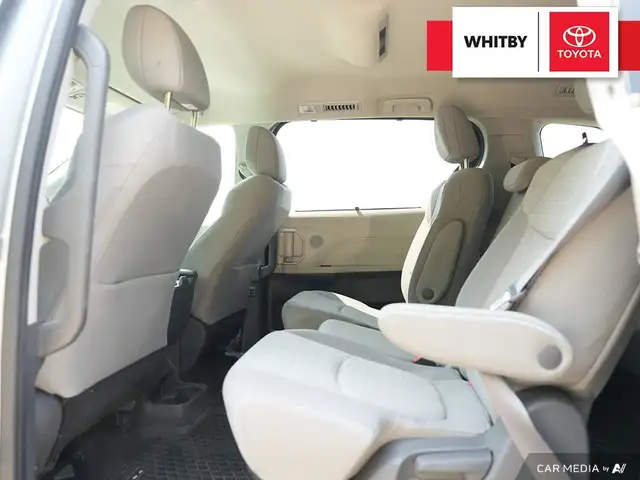 2021 Toyota Sienna LE Hybrid AWD 2.5L / 8-Passenger / Parking Ca in Cars & Trucks in Oshawa / Durham Region - Image 9