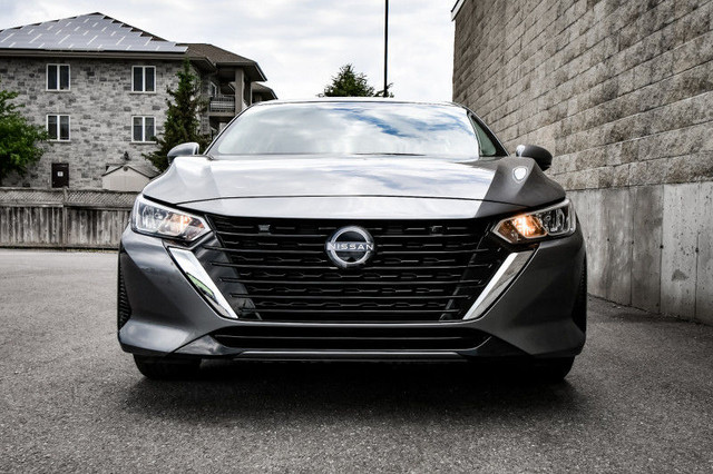 2024 Nissan Sentra SV • LOW MILEAGE • REMOTE START • HEATED SEAT in Cars & Trucks in Kingston - Image 4