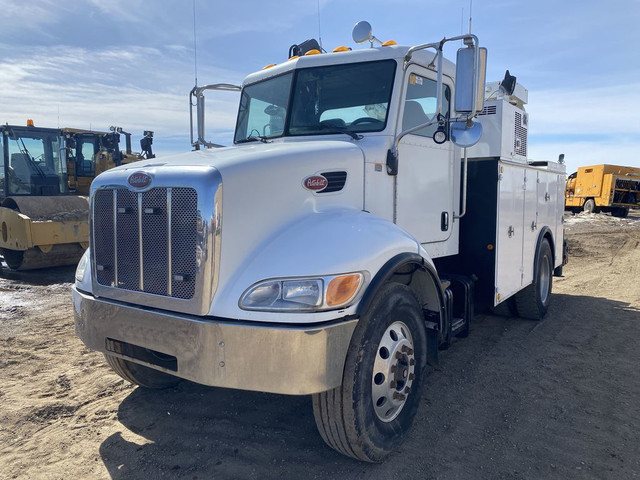 2006 Peterbilt 335 Service Truck with Crane N/A in Heavy Trucks in Prince George - Image 3