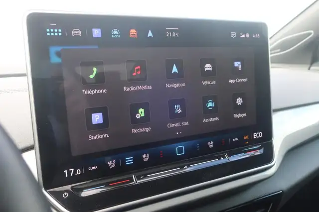 Volkswagen ID.4 Pro S AWD + Toit Ouvrant + Keyless + NAV 2024 in Cars & Trucks in Lévis - Image 16