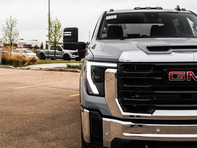 2025 GMC Sierra 3500HD Pro dans Autos et camions dans Comté de Strathcona - Image 12