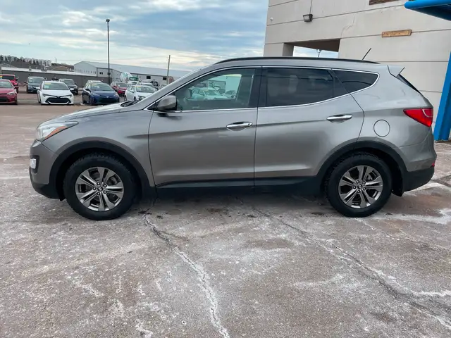 2014 Hyundai Santa Fe Sport 2.4 AWD, GL, HTD SEATS, AUTO in Cars & Trucks in Charlottetown - Image 3