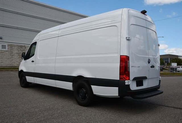 2025 Mercedes-Benz Sprinter 2500 170 Wheelbase High Roof RWD dans Autos et camions  à Laval/Rive Nord - Image 4