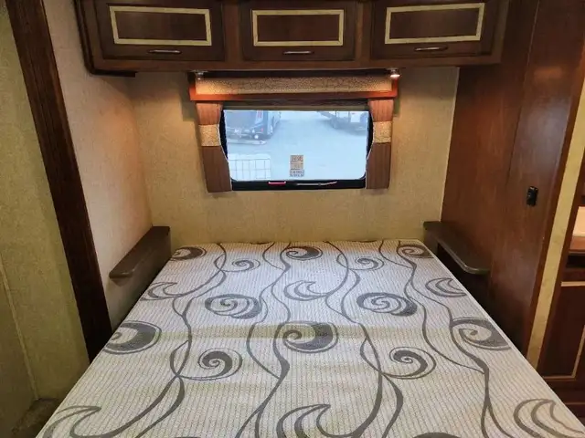 2014 Coachmen Encounter 36KS in RVs & Motorhomes in Thetford Mines - Image 19