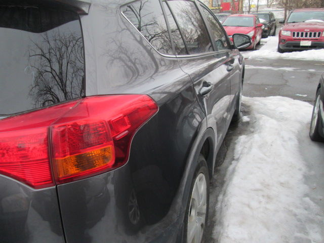 2014 Toyota RAV 4 Awd in Cars & Trucks in City of Montréal - Image 4