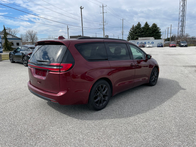 2022 Chrysler Pacifica Touring L ‘S’ Appearance  package. Leathe in Cars & Trucks in Sarnia - Image 4