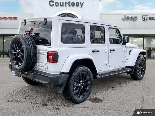 2024 Jeep Wrangler 4xe Sahara | Plug-in Hybrid | Sky One Touch dans Autos et camions dans Calgary - Image 7