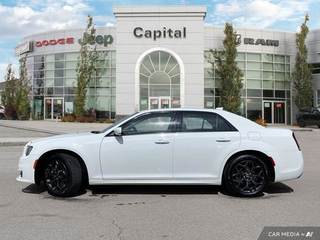 2022 Chrysler 300 300 Touring L | AWD | Accident Free CarFax in Cars & Trucks in Edmonton - Image 2