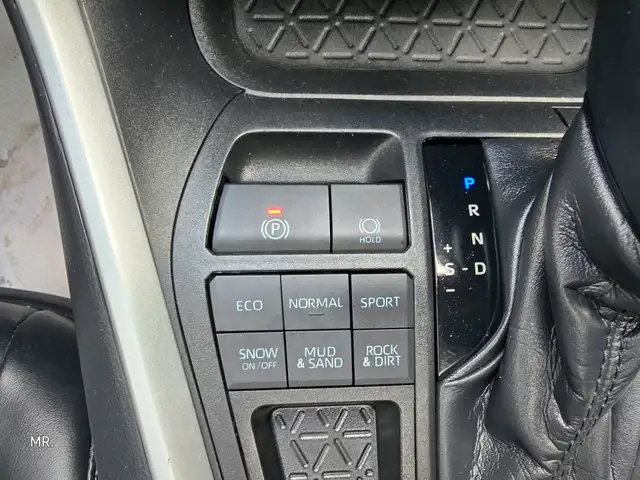 2019 Toyota RAV4 XLE Sunroof , Leather Heated Seats,Heated Steri in Cars & Trucks in City of Toronto - Image 20