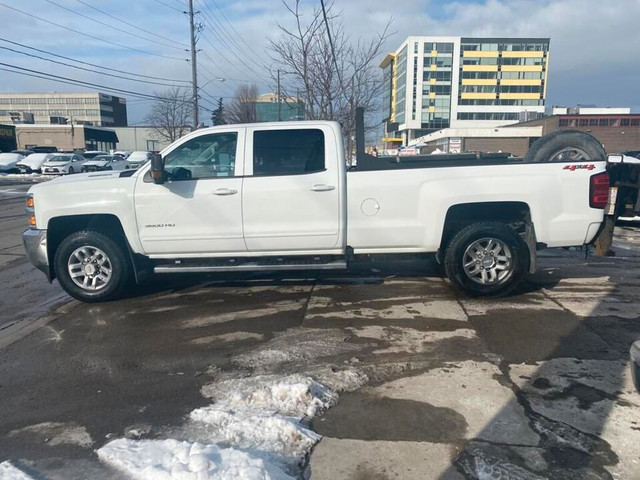  2019 Chevrolet SILVERADO 3500HD LT Diesel Lift Gate Crew Cab Lo in Cars & Trucks in City of Toronto - Image 4