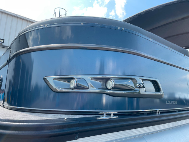 2021 Legend V-Series Lounge 27 sport pro in Powerboats & Motorboats in Barrie - Image 4