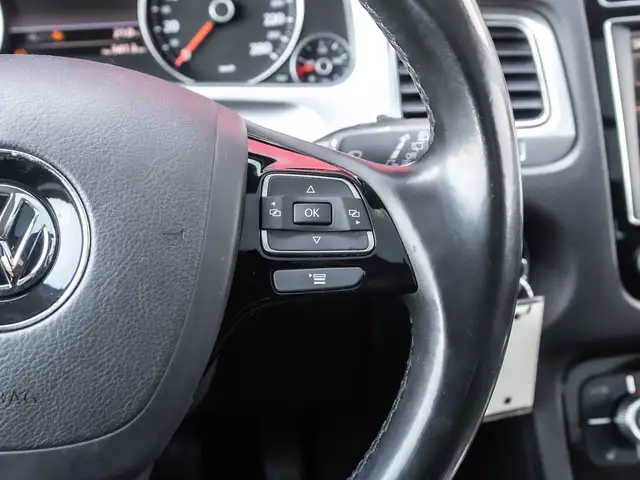 2015 Volkswagen Touareg Execline 3.6 - AWD | Pano Sunroof | 360  in Cars & Trucks in Saskatoon - Image 16