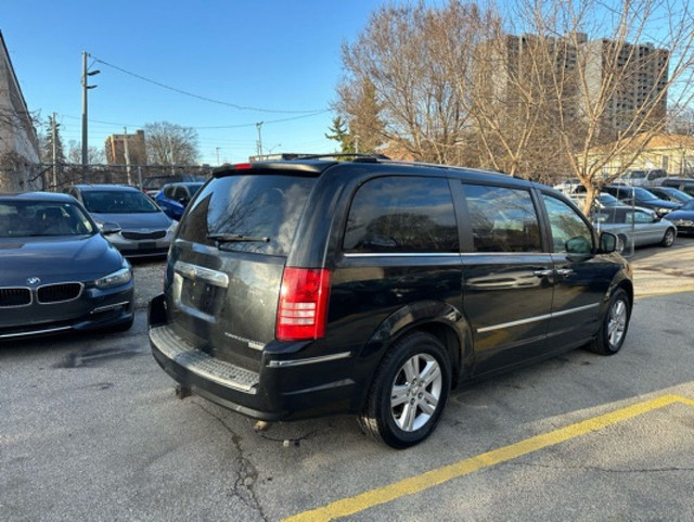 2008 Chrysler Town & Country 4dr Wgn Limited in Cars & Trucks in City of Toronto - Image 4