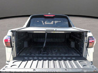 This Hyundai Santa Cruz has a durable Intercooled Turbo Regular Unleaded I-4 2.5 L/152 engine poweri... (image 6)