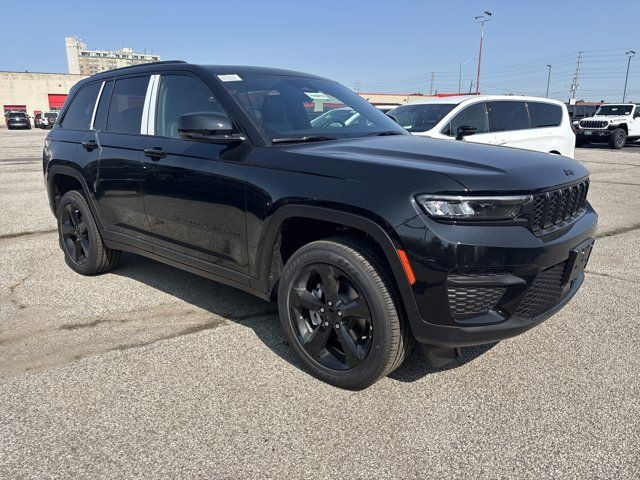 2025 Jeep Grand Cherokee Altitude in Cars & Trucks in Mississauga / Peel Region - Image 3